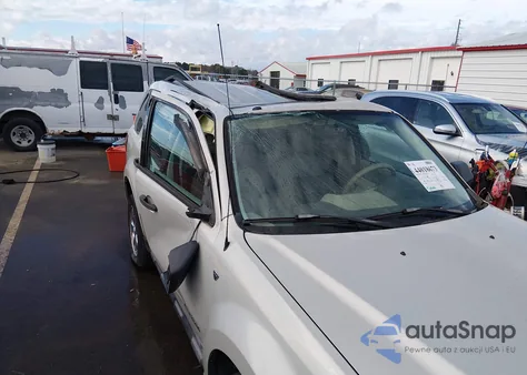 2008 Ford Escape Xlt z USA, uszkodzony, nr VIN 1FMCU031X8KC15810